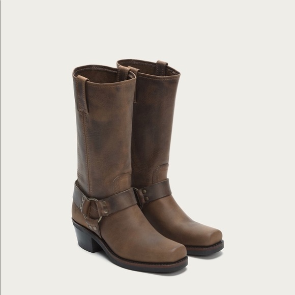 Frye Shoes - Like new classic Frye brown boots, size 9.5